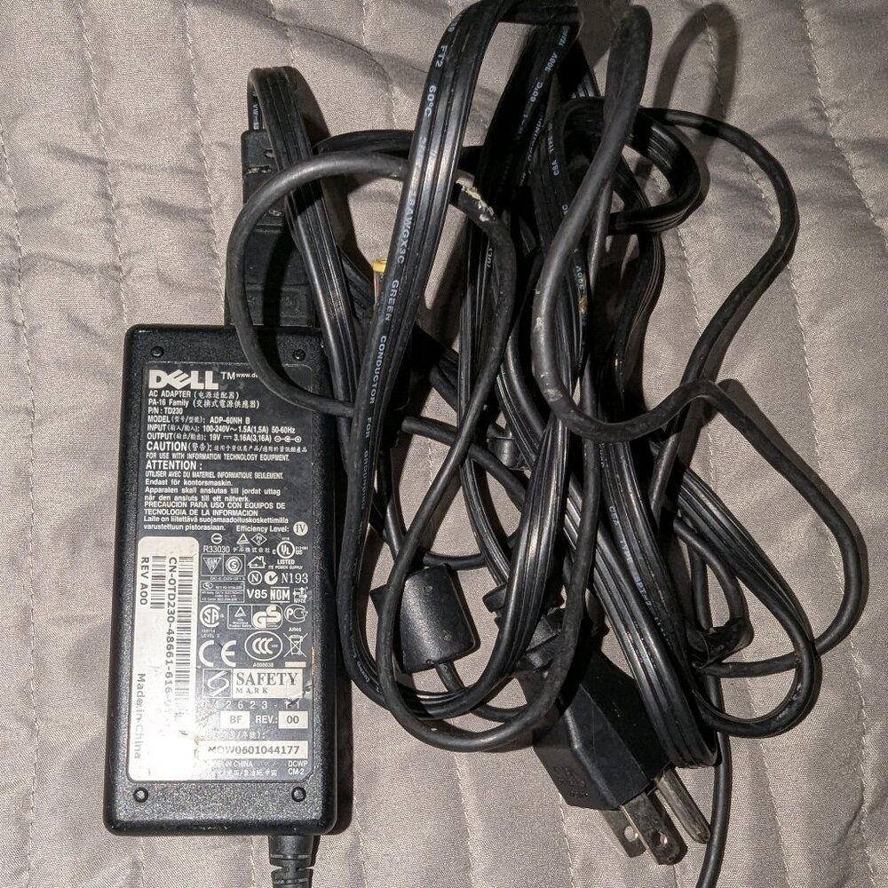 Genuine Dell Laptop AC Adapter ADP-60NH B 60W 19V 3.16A PA-16 TD230/TD23 (4374)